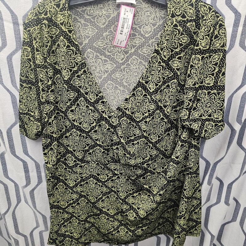 Short sleeve blouse in a green and black print