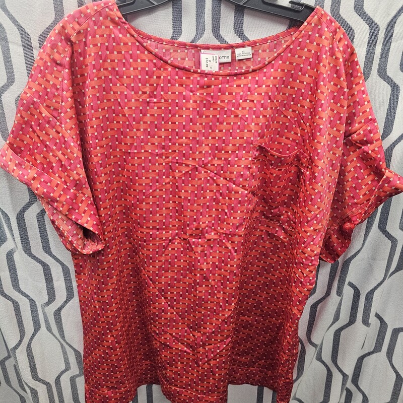 Short sleeve blouse in a pattern with pinks and white