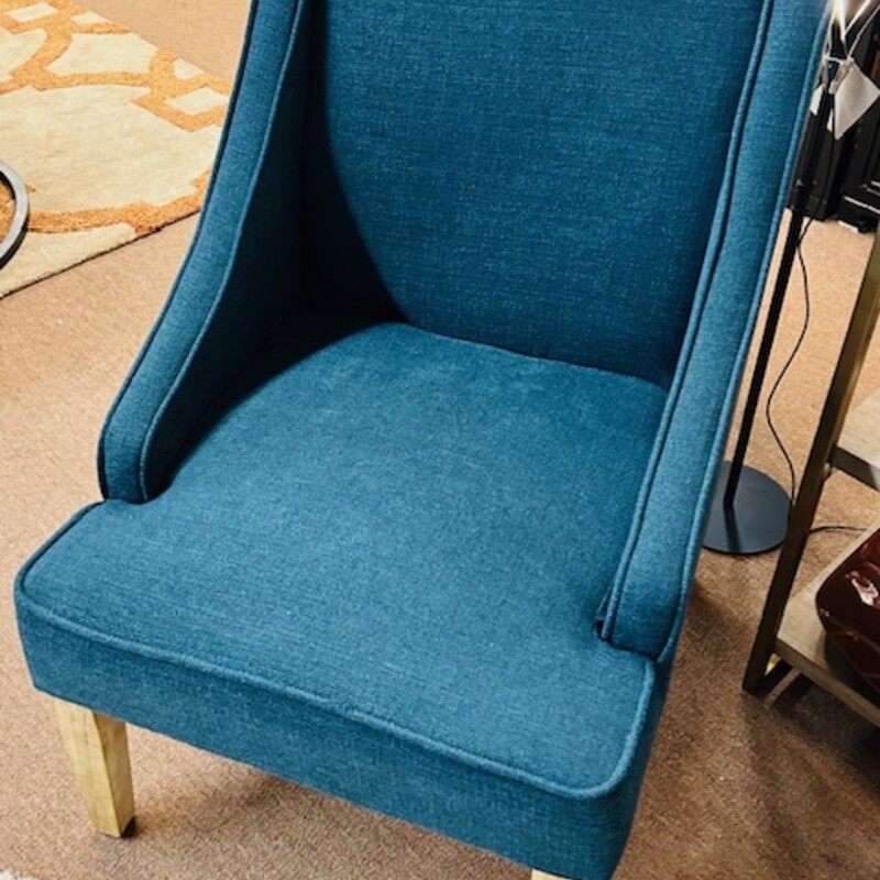 Pier 1 Fabric Slope Arm Accent Chair
Blue Tan Size: 24 x 25 x 35H
As Is - minimal wear
Matching chair sold separately