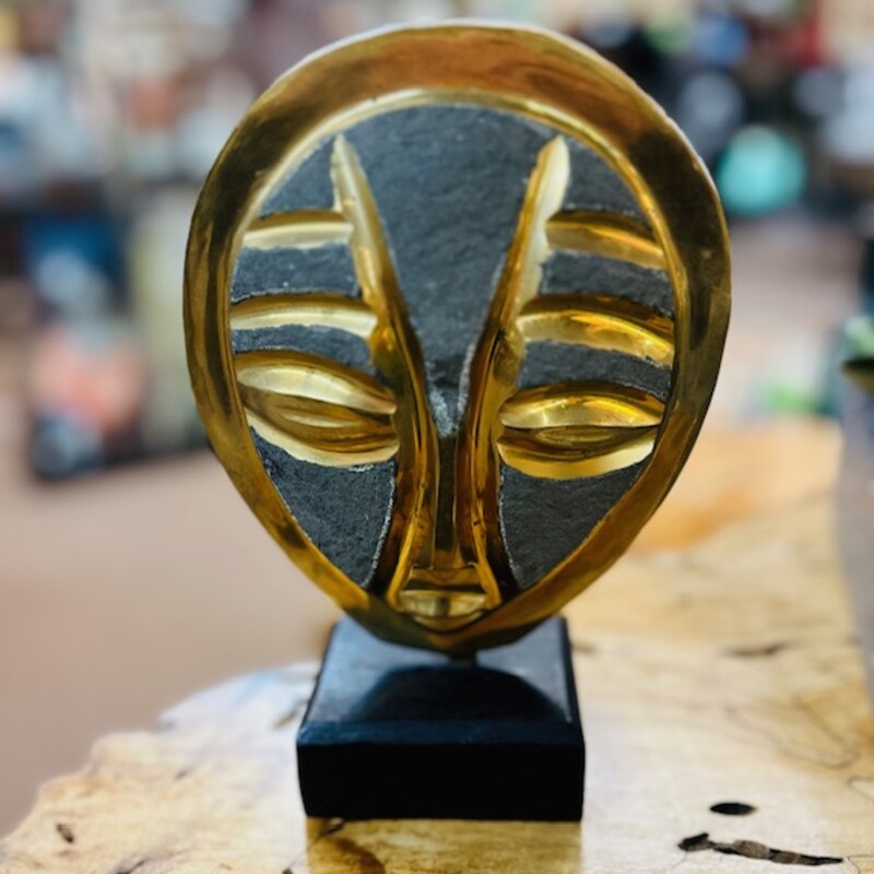 Metal Mask On Stand
Gold Gray Black Size: 6 x 9H