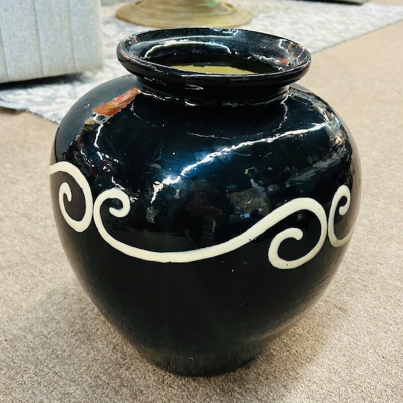 Ceramic Vase With Swirls
Black White Size: 12 x 13.5H