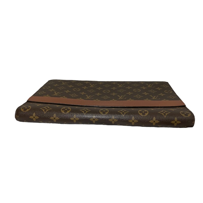 Louis Vuitton Vintage Porte Clutch<br />
Coated canvas with leather trim<br />
One interio pocket with zipper<br />
Code:SL1906<br />
Dimensions:Size(inch) : W13.8 x H10.2 x D1.2inch<br />
Note: Some peeling in the interior pocket