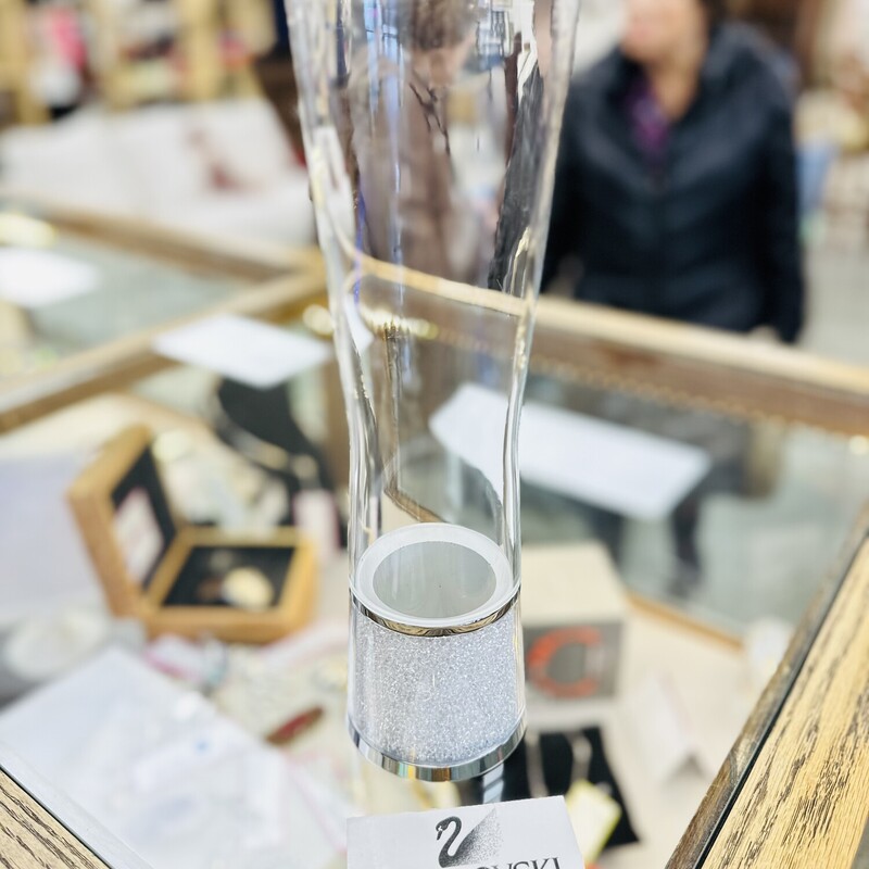 Swarovski Vase, Crystal<br />
Size: 11in