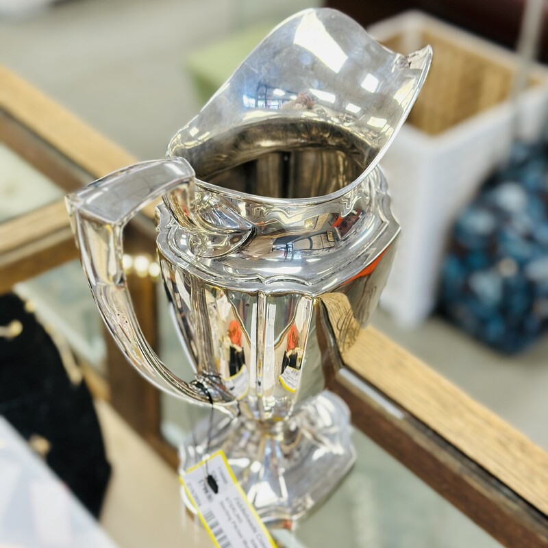 Sterling Silver Pitcher Monogrammed<br />
Weight: 849 grams<br />
Size: 11in