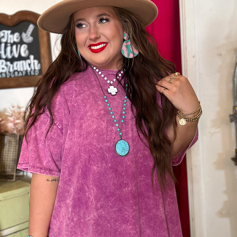 This over sized top is perfect to pair with leggings for a casual look, or pair with jeans and dress it up for a night out!<br />
Available in 4 colors: Green, Hot Pink, Teal, and Plum.<br />
Sizes S/M and L/XL, Madison is wearing the L/XL.