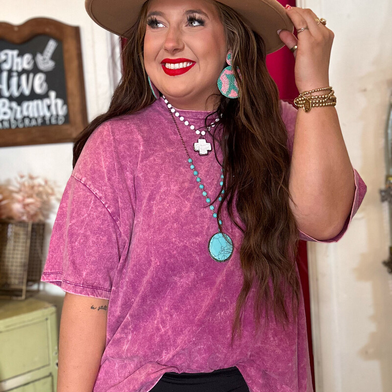 This over sized top is perfect to pair with leggings for a casual look, or pair with jeans and dress it up for a night out!
Available in 4 colors: Green, Hot Pink, Teal, and Plum.
Sizes S/M and L/XL, Madison is wearing the L/XL.