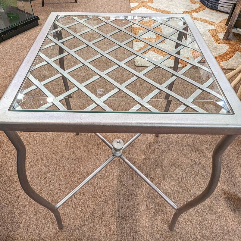 Metal Glass Accent Table
Matte Silver Metal with Removable Glass Top
Size: 16x1x23H
Matching Accent and Sofa Tables Sold Separately