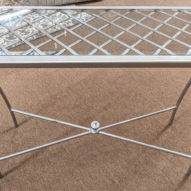Metal Glass Sofa Table
Matte Silver Metal with Removable Glass Top
Size: 36x12x29H
Matching Accent Tables Sold Separately