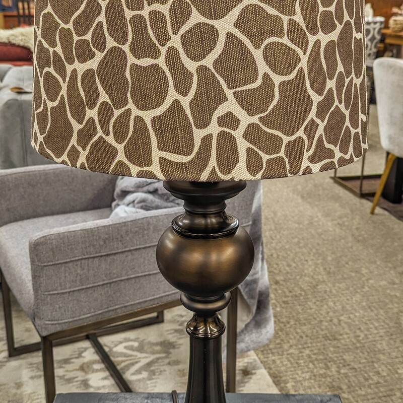 Giraffe Print Shade Lamp
Brown Tan
Size: 14 x 29H