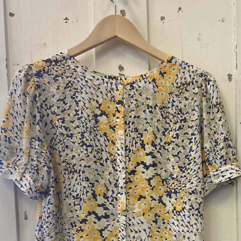 Cr/yllw/gry Floral Blouse<br />
Cr/yl/gy<br />
Size: Medium