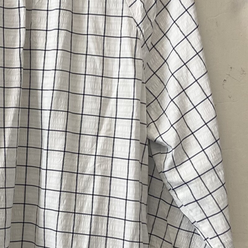 Wht/nvy Check Bttn Top<br />
Wht/nvy<br />
Size: 1X