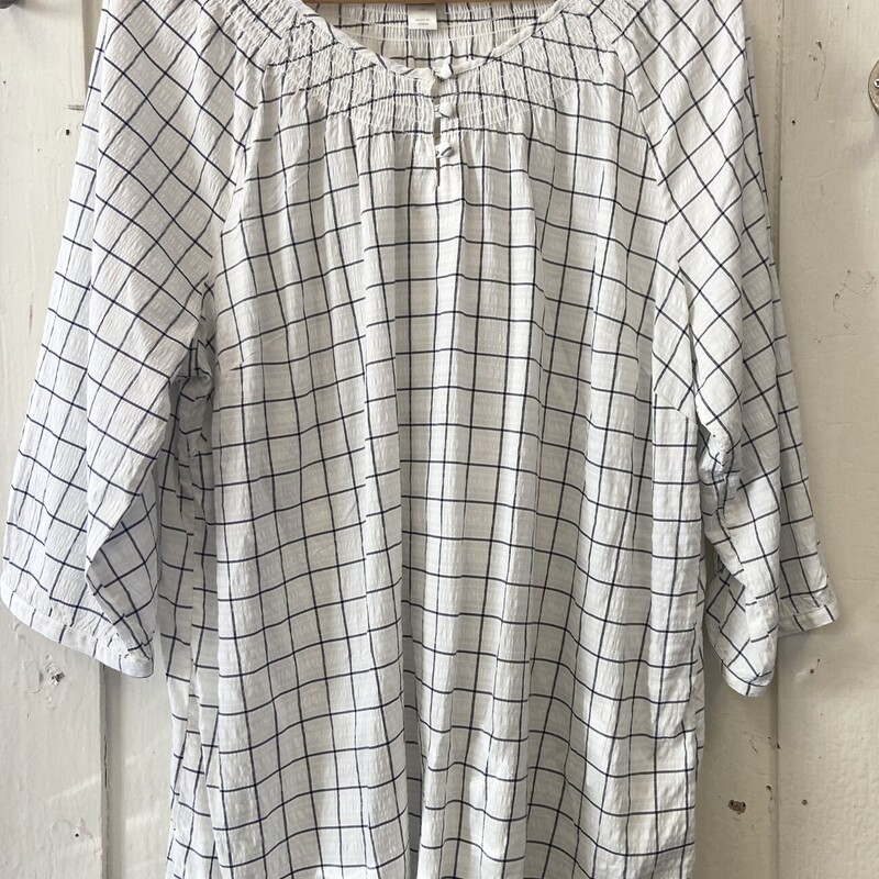 Wht/nvy Check Bttn Top<br />
Wht/nvy<br />
Size: 1X