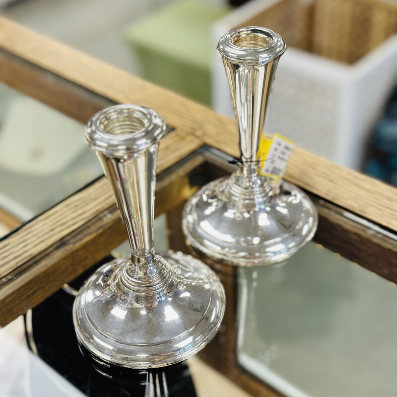 Two Sterling Silver Candlesticks, Round. Sold together as a PAIR.<br />
Size: 6in H