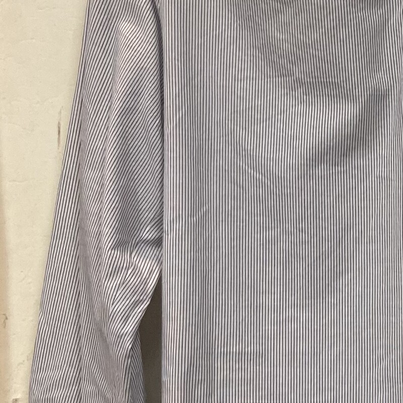 NWT Wt/blu Strp Btt Shirt
Wht/blu
Size: Medium