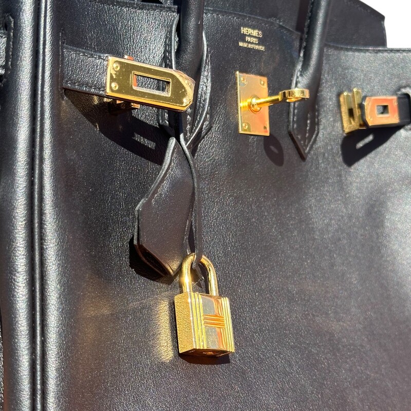 HERMES Birkin Togo Black<br />
This stunning Birkin handbag is crafted of textured calfskin togo leather in black. The luxurious handbag features looping leather top handles, a cross-over flap, and a strap closure with palladium silver plated hardware links with a polished padlock including a hanging clochette with keys. The flap opens to a matching chevre leather interior with zipper and patch pockets<br />
<br />
Production year: 2017<br />
<br />
Size 25<br />
Dimensions:<br />
Base length: 10 in<br />
Height: 7.75 in<br />
Width: 5 in<br />
Drop: 2.5 in<br />
<br />
Comes With box, bag, raincoat and keys.<br />
Some minor corner wear see pics for reference