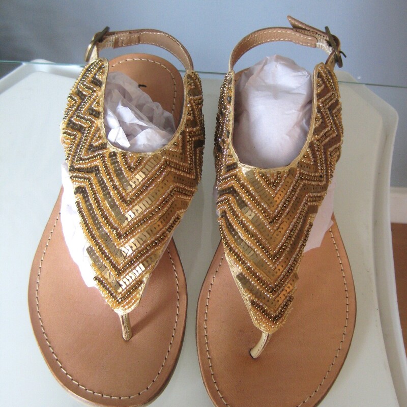 NIB L. Bryant Gladiator, Gold, Size: 7
Gorgeous gold Nella thong sandals from Lane Bryant
Brand new in original box.
size 7 wide

If you don't need the box, please lmk and I will adjust the shipping down for you.

Thanks for looking!
#69885