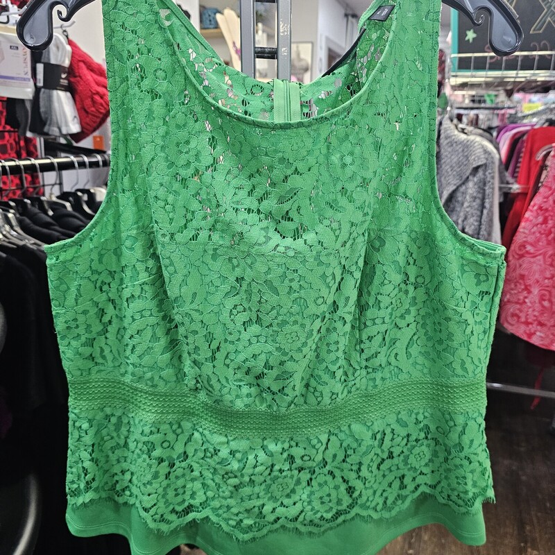 Beautiful sleeveless tank style blouse in green with lace and just.... wow!