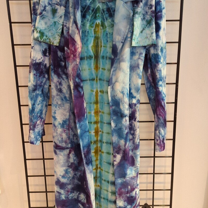 Blue Sky Jacket, Tie Dye, Size: XL
Hand-Made by Nanaimo Local:
Dragonfire Studio