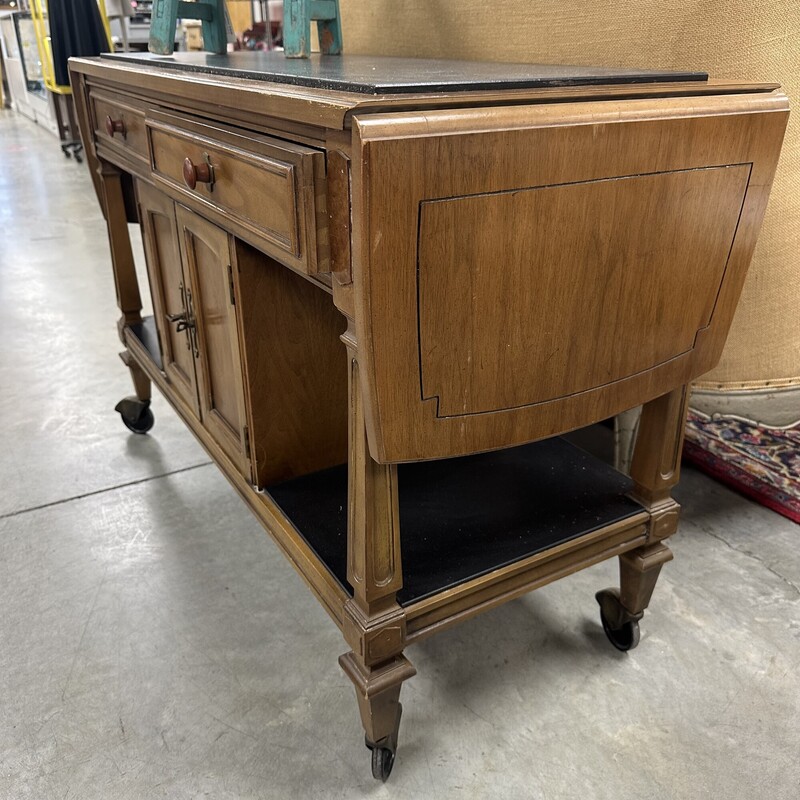 Vintge Rolling Bar Cart, Wood<br />
Size: 44x29x18