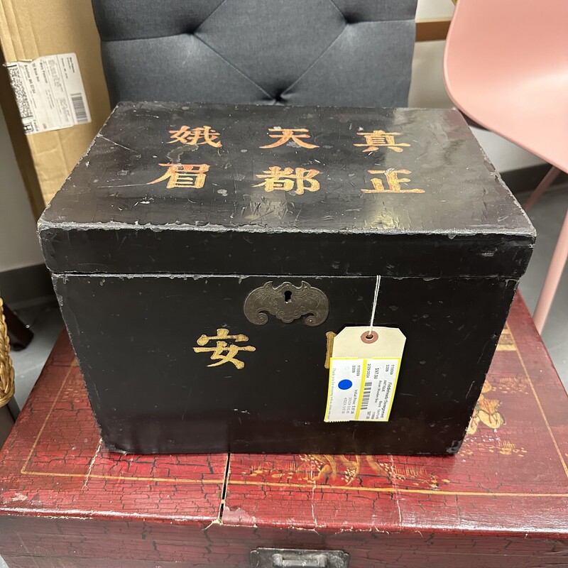 Asian Wooden Box, Black<br />
Size: 14x11x10