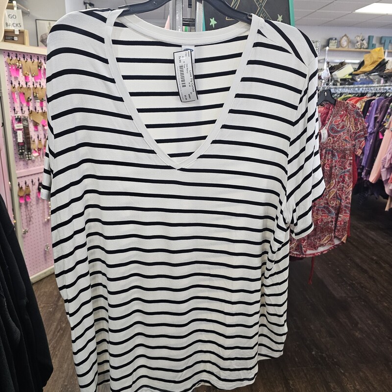 Short sleeve knit top in black and white stripe
