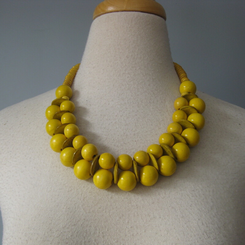 Cute wooden chocker length necklace and matching earrings in yellow
the necklace closes with a loop and disk

thanks for looking!
#70027