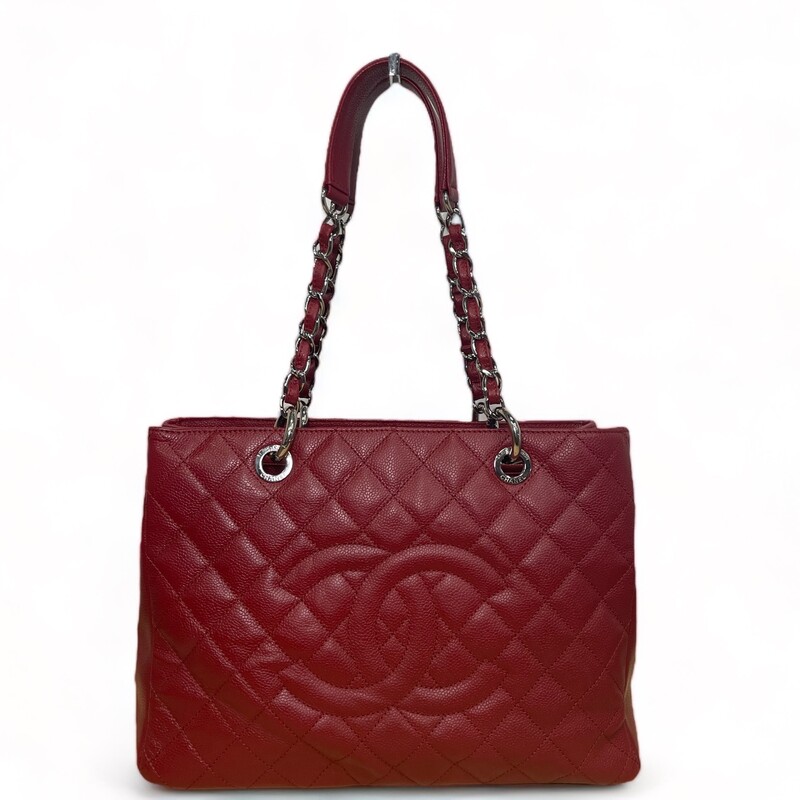 Chanel Red Caviar Leather Grand Shopping Tote. The Grand Shopping Tote features a quilted caviar leather body, silver-tone hardware, an exterior back pocket, and dual chain-link and leather shoulder straps.
In Excellent Shape
Dimesnsions: 13 L x 9.5 H x 6.5 D, 10 handle drop.