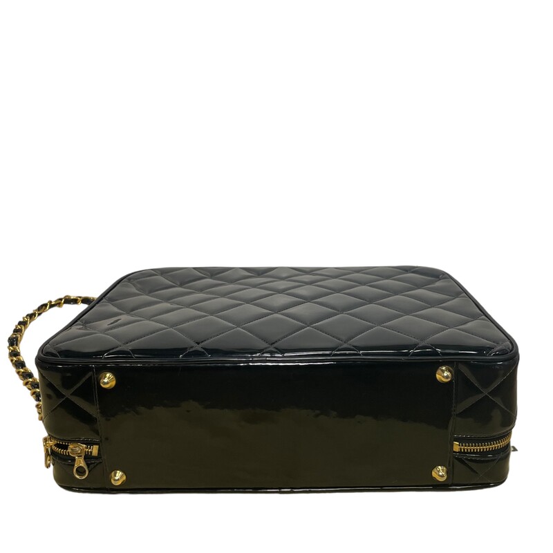 CHANEL Patent Quilted Top Handle Lunch Box Carryall Shoulder Bag in Black. This  tote is finely crafted of soft patent leather in black with diamond shaped quilting. The shoulder bag features black patent leather threaded shoulder straps, outer patch pockets and polished gold hardware.<br />
Code:3349949<br />
Year: 1994<br />
In Excellent shape<br />
Dimensions:<br />
Base length: 13.50 in<br />
Height: 10.00 in<br />
Width: 4.25 in<br />
Drop: 22.50 in<br />
Drop: 1.75 in