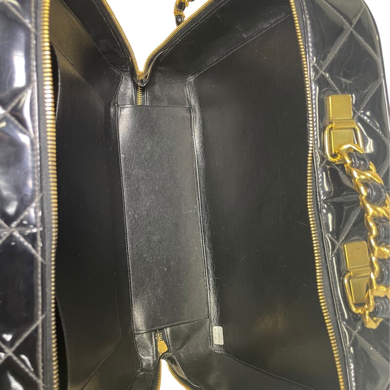 CHANEL Patent Quilted Top Handle Lunch Box Carryall Shoulder Bag in Black. This  tote is finely crafted of soft patent leather in black with diamond shaped quilting. The shoulder bag features black patent leather threaded shoulder straps, outer patch pockets and polished gold hardware.<br />
Code:3349949<br />
Year: 1994<br />
In Excellent shape<br />
Dimensions:<br />
Base length: 13.50 in<br />
Height: 10.00 in<br />
Width: 4.25 in<br />
Drop: 22.50 in<br />
Drop: 1.75 in