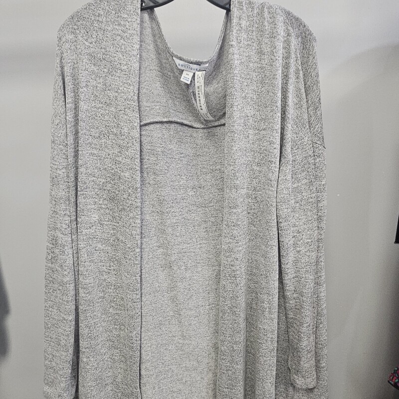 Lighter weight duster in grey with long sleeves. Will hit around the butt area