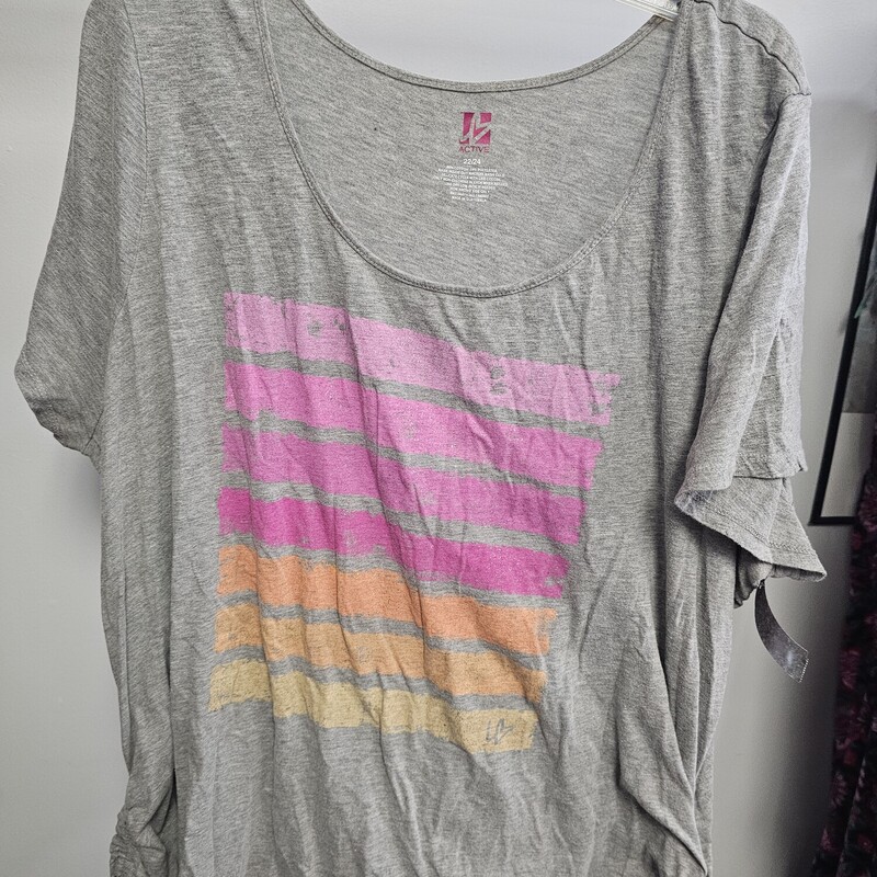 Cute short sleeve tee in grey with graphic on front