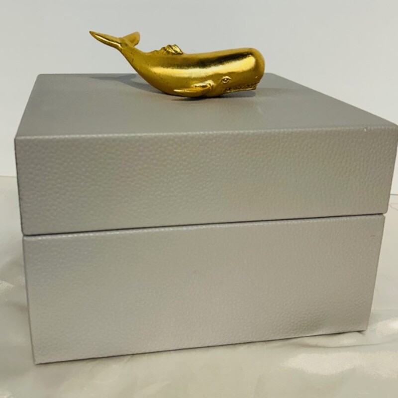 Chelsea House Whale Box
Gray Gold Size: 8 x 8 x 7H
