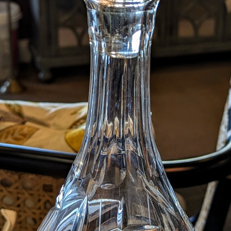 Towle Leaf Pattern Decanter
Clear Size: 5.5 x 13H