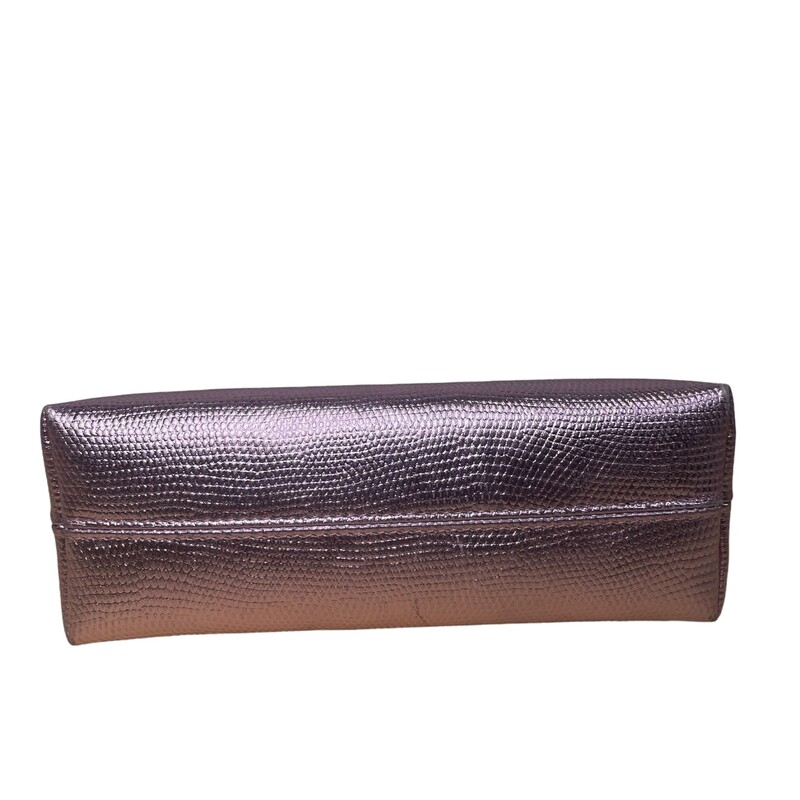 TOM FORD clutch bag in lizard-print calf leather Features embossed logo label on fron<br />
Front flap with magnetic snap button closure<br />
Front logo detail<br />
Two internal card slots<br />
Made in Italy<br />
<br />
Dimensions: 4.5H x 7.7W x 2.8D<br />
<br />
Little bit of wear on corners