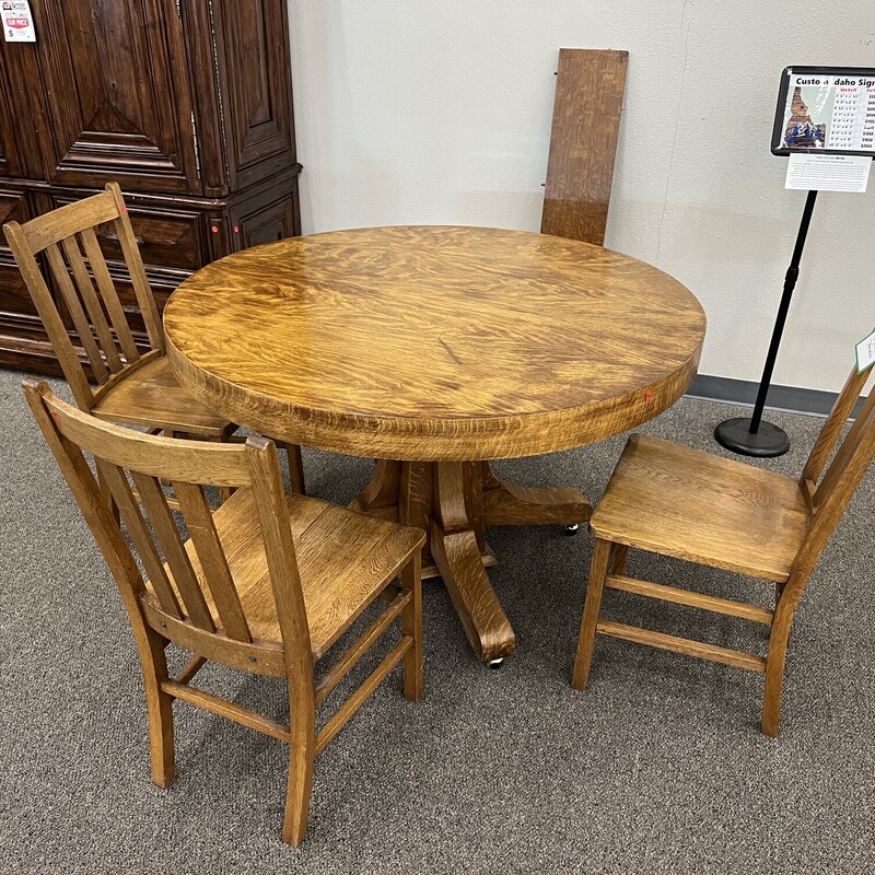 Tiger Oak Table 3Chairs 1Leaf