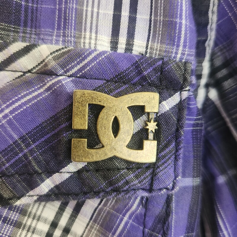 DC Shirt With Hood, Plaid
Marked as S fits like a L