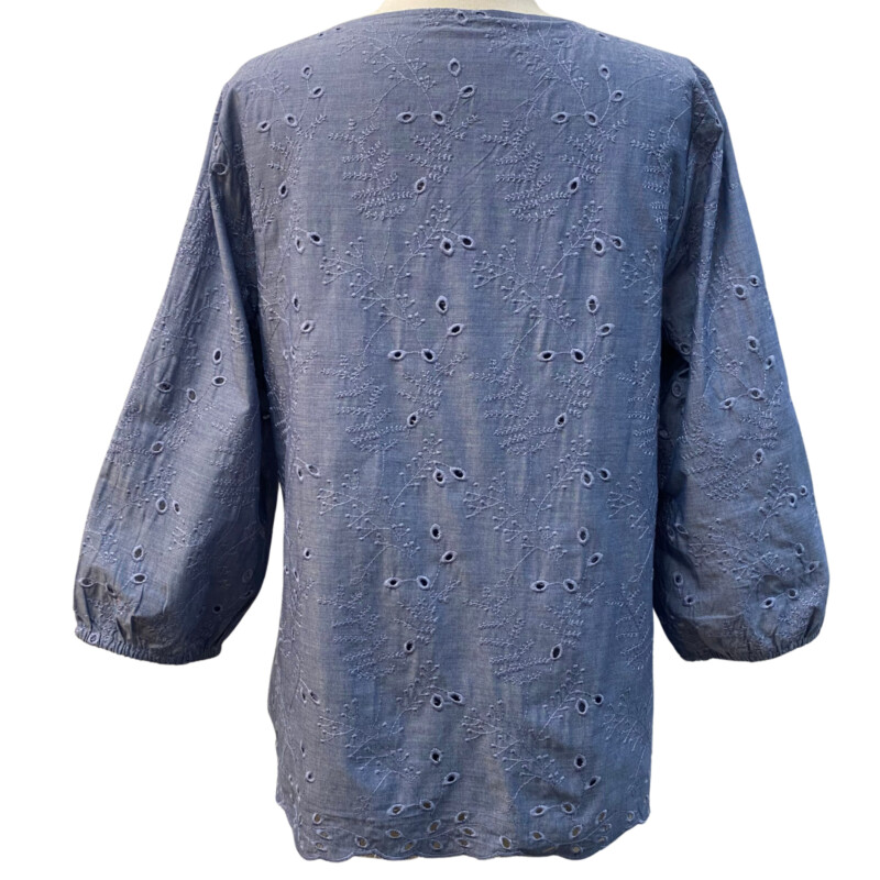 Christopher & Banks Eyelet Lace Top<br />
100% Cotton and Fully Lined<br />
Color: Chambray<br />
Size: Medium