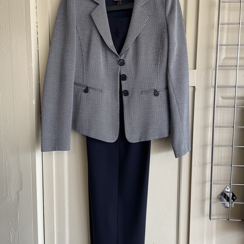 Armani Collezoni 2pc Suit, Navy, Size: 10

All Sales Are Final No Returns

Shipping Available
or
Pick Up In Stoe within 7 days of purchase