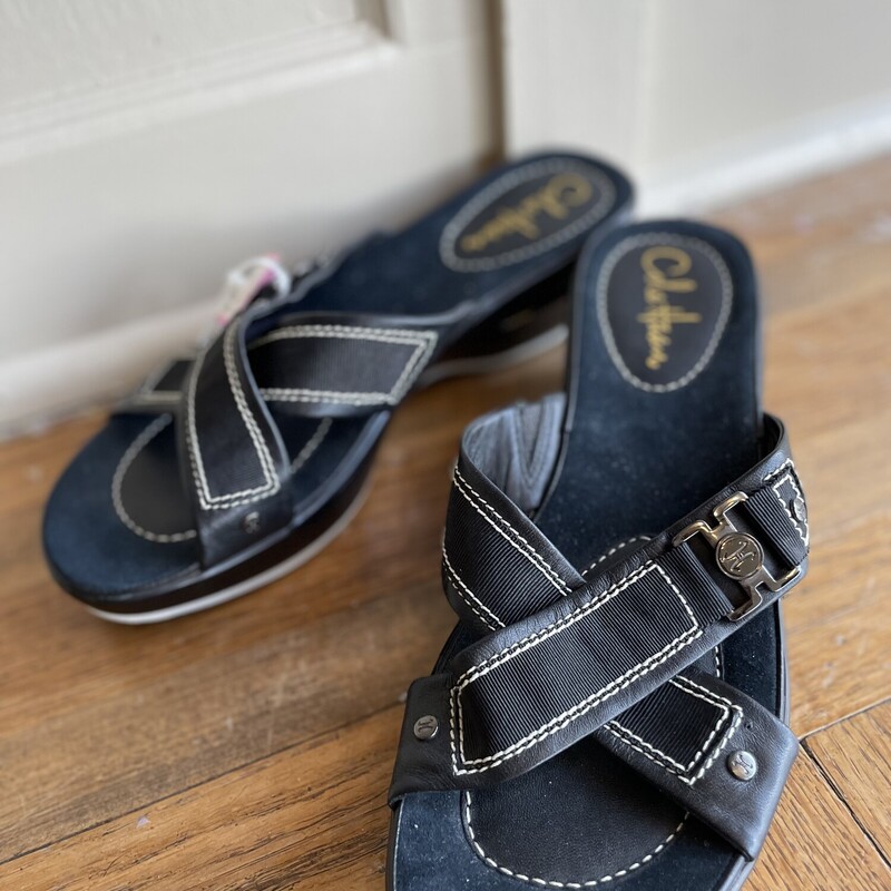 Nike Cole Haan Sandals ,Black Size 8
Like New Condition

All Sales Are Final
No Returns

Shipping Is Available
or
Pick Up In Store Within 7 Days of Purchase

Thanks For Shopping With Us <3