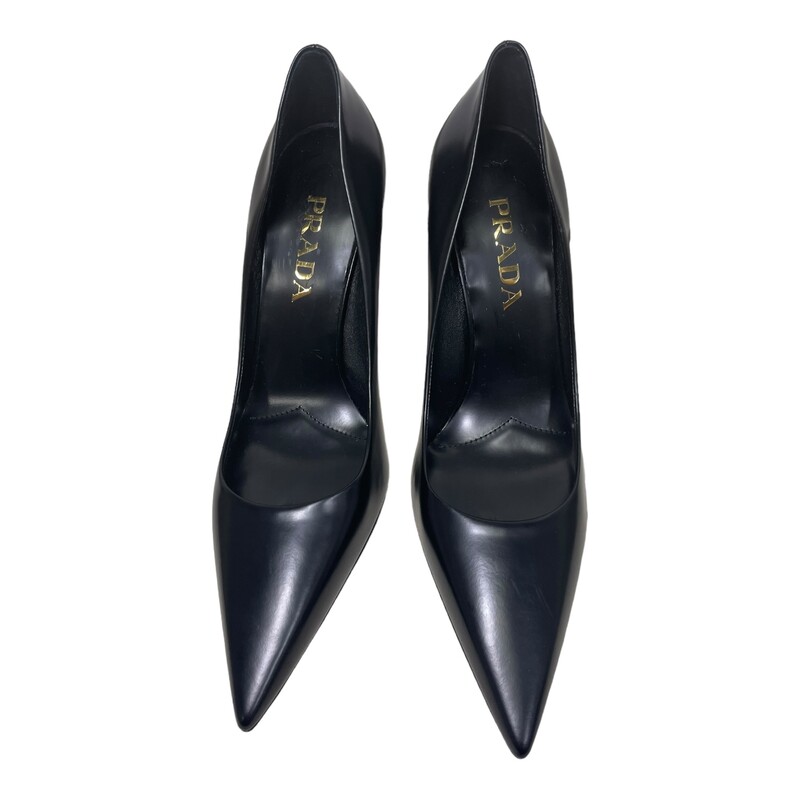 Prada Modellerie Pointed Black Pump

Size: 37.5

An elongated pointy toe shapes the sharp silhouette of this truly timeless pump crafted in Italy from lambskin leather.

3 (76mm) heel
Leather upper, lining and sole