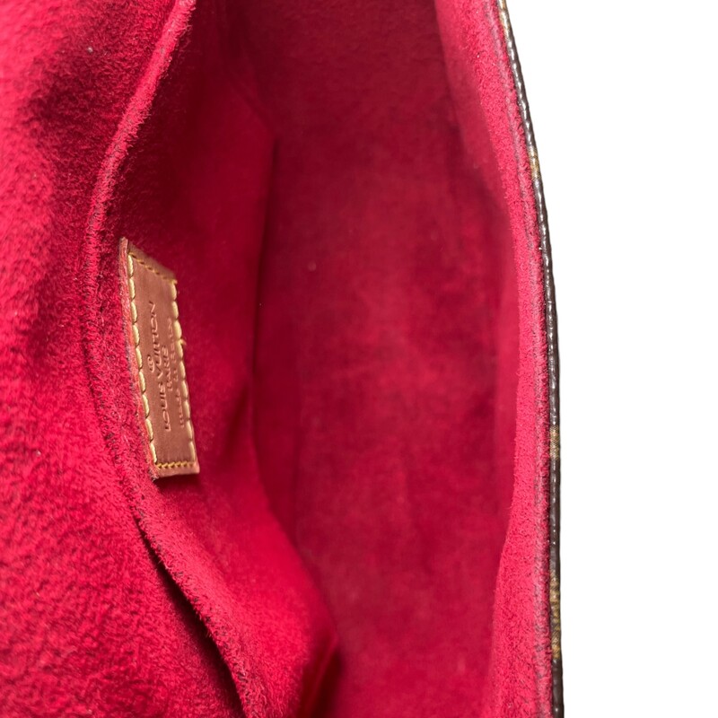Louis Vuitton Tambourine<br />
Louis Vuitton Messenger Bag<br />
From the 2005 Collection by Marc Jacobs<br />
Vintage<br />
Brown Coated Canvas<br />
LV Monogram<br />
Brass Hardware<br />
Leather Trim<br />
Single Adjustable Shoulder Strap<br />
Leather Trim Embellishment<br />
Alcantara Lining & Single Interior Pocket<br />
Buckle Closure at Front<br />
<br />
Date code: VI0034<br />
Dimensions:Shoulder Strap Drop Max: 24.5<br />
Shoulder Strap Drop Min: 21<br />
Height: 6.25<br />
Width: 7<br />
Depth: 2.75