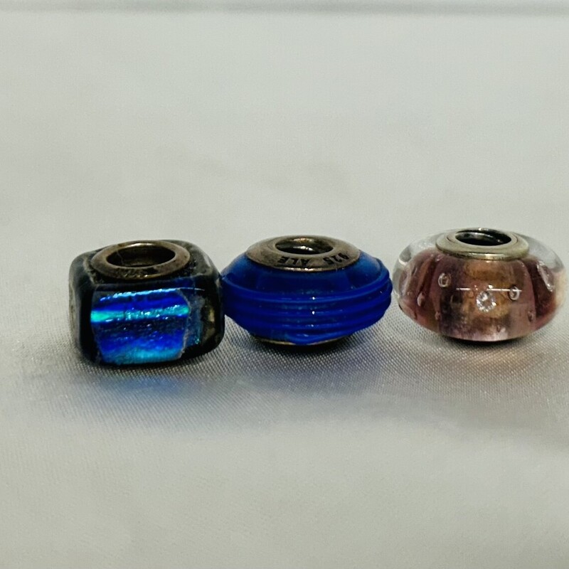 Set of 3 Glass Pandora Charms
Blue Purple Silver Size: Small