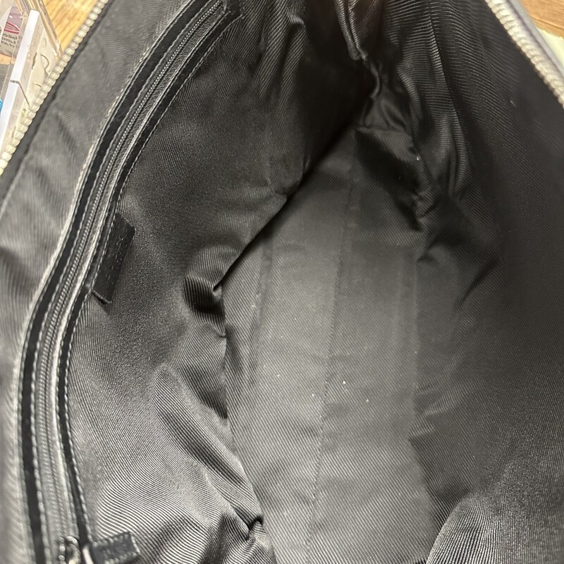 GUCCI Monogran Shoulder Bag, Black<br />
Size: 11x15