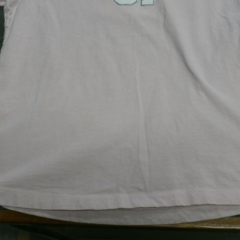 Dallas Cowboys Terrell Owens #81 Women's Reebok Shirt Size Medium Pink #2802

Rating:   (see below) 3 - Good Condition

Team: Dallas Cowboys 

Player: Terrell Owens

Brand: Reebok

Size: Medium - Women's(Measured Flat: Across chest 17\"; Length 21\")
Measured Flat: arm pit to arm pit; top of shoulder to the bottom hem


Color: Pink

Style: short sleeve shirt; screen pressed logo

Material: 100 Cotton

Condition: - Good Condition - wrinkled; material is faded and discolored; pilling and fuzz are present; material feels coarse; material is stretched and worn; no stains rips or holes(See Photos for condition and description)

Shipping: $3.37

Item #: 2802