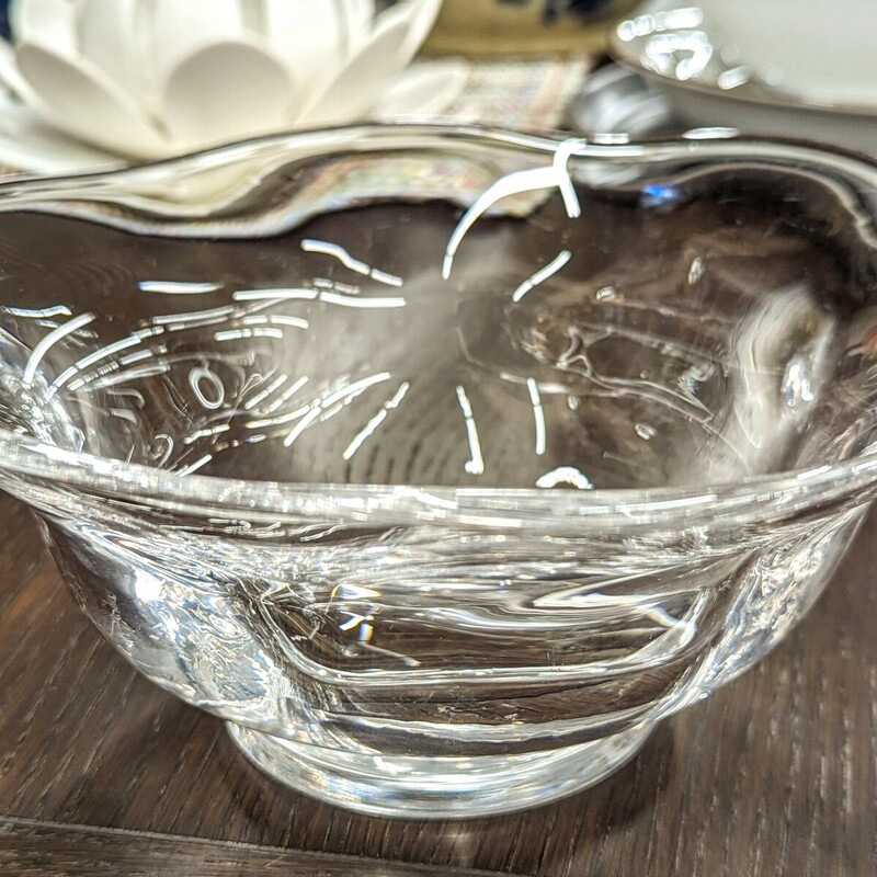 Orrefors Wavy Edge Bowl
Clear Size: 8 x 3.5H