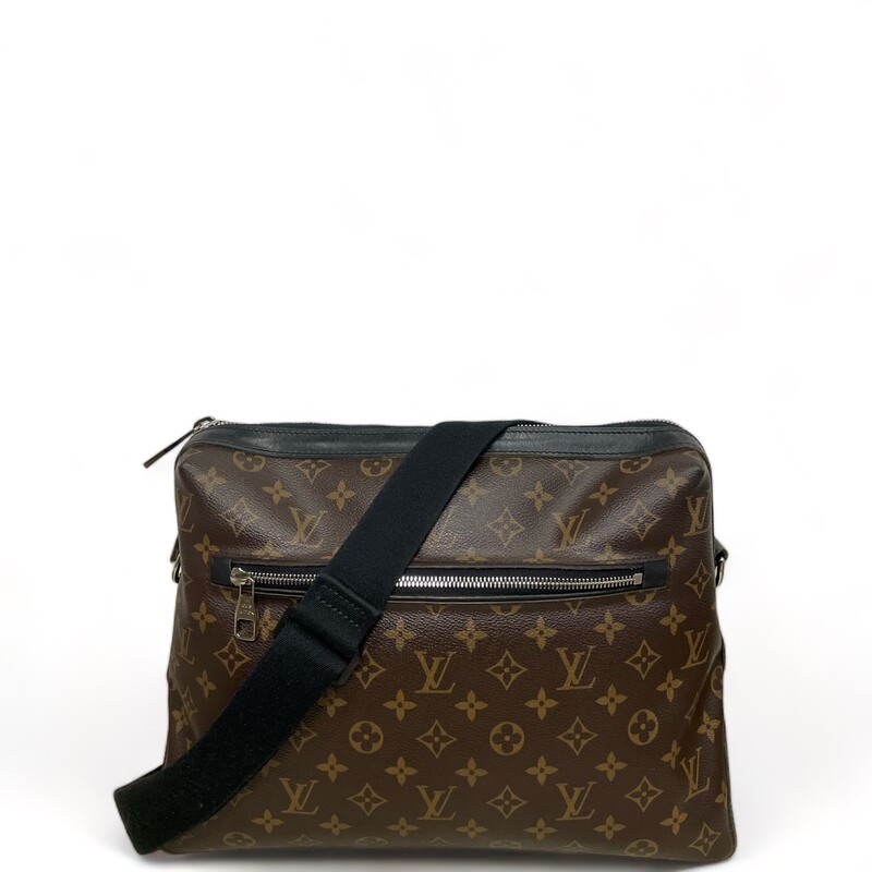 Louis Vuitton Macassar
From 2010 Collection by Marc Jacobs
Brown Coated Canvas
Printed
Silver-Tone Hardware
Single Adjustable Shoulder Strap
Leather Trim Embellishment & Single Exterior Pocket
Canvas Lining & Dual interior Pockets
Zip Closure
Date code: SR2170
Dimensions: Width: 14.5 in
Height: 12 in
Depth: 5 in
Strap drop 17-28 in