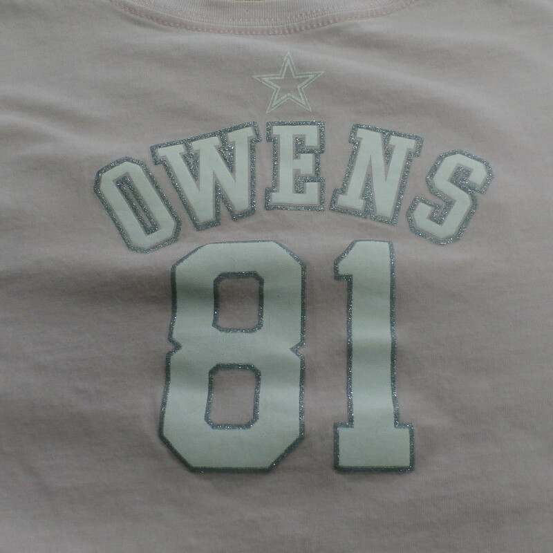 Dallas Cowboys Terrell Owens #81 Women's Reebok Shirt Size Medium Pink #2802

Rating:   (see below) 3 - Good Condition

Team: Dallas Cowboys 

Player: Terrell Owens

Brand: Reebok

Size: Medium - Women's(Measured Flat: Across chest 17\"; Length 21\")
Measured Flat: arm pit to arm pit; top of shoulder to the bottom hem


Color: Pink

Style: short sleeve shirt; screen pressed logo

Material: 100 Cotton

Condition: - Good Condition - wrinkled; material is faded and discolored; pilling and fuzz are present; material feels coarse; material is stretched and worn; no stains rips or holes(See Photos for condition and description)

Shipping: $3.37

Item #: 2802