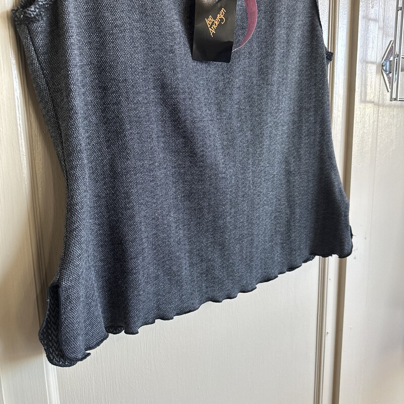 NWT Lee Anderson Tank, Grey, Size: Med<br />
New with Tag<br />
All sales final<br />
shipping available<br />
free in store pick up within 7 days of purchase