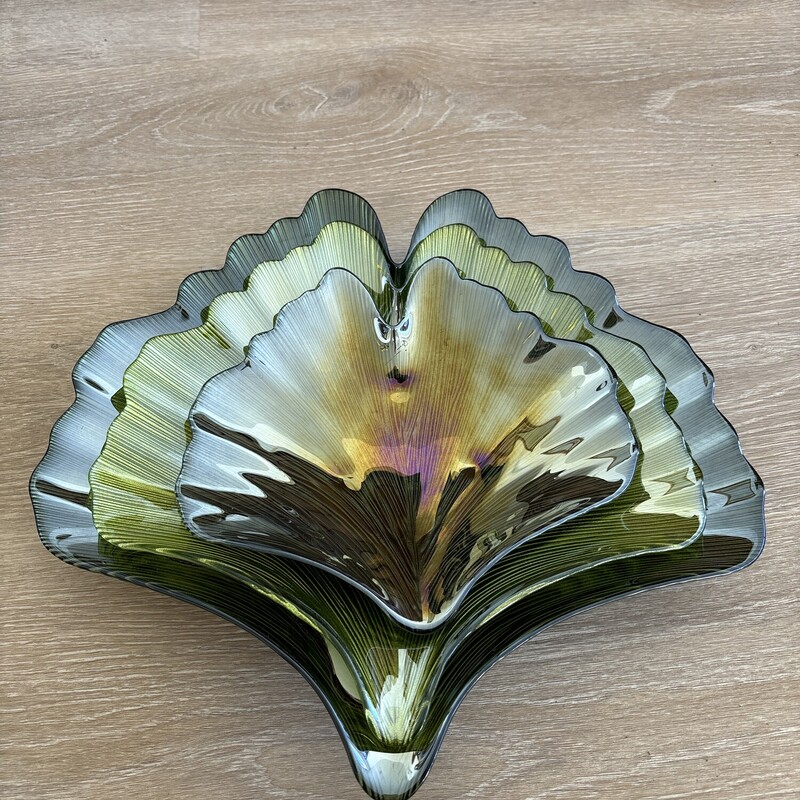 Ginko Leaf Platters
By Vietri
Green
Set Of 3