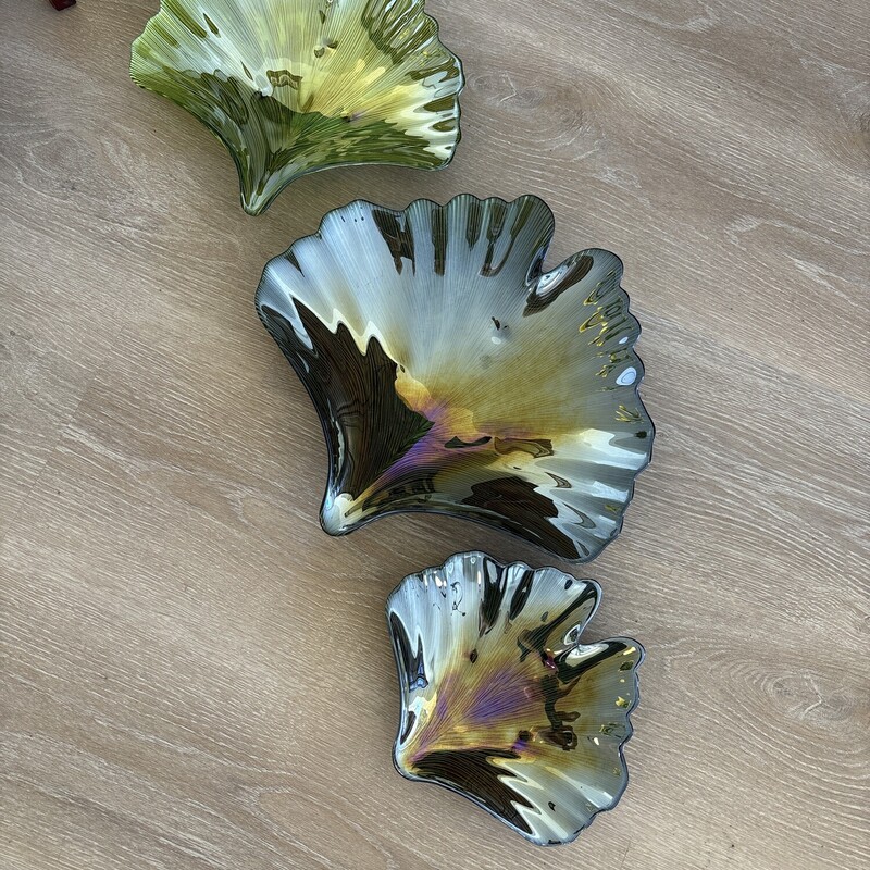 Ginko Leaf Platters<br />
By Vietri<br />
Green<br />
Set Of 3